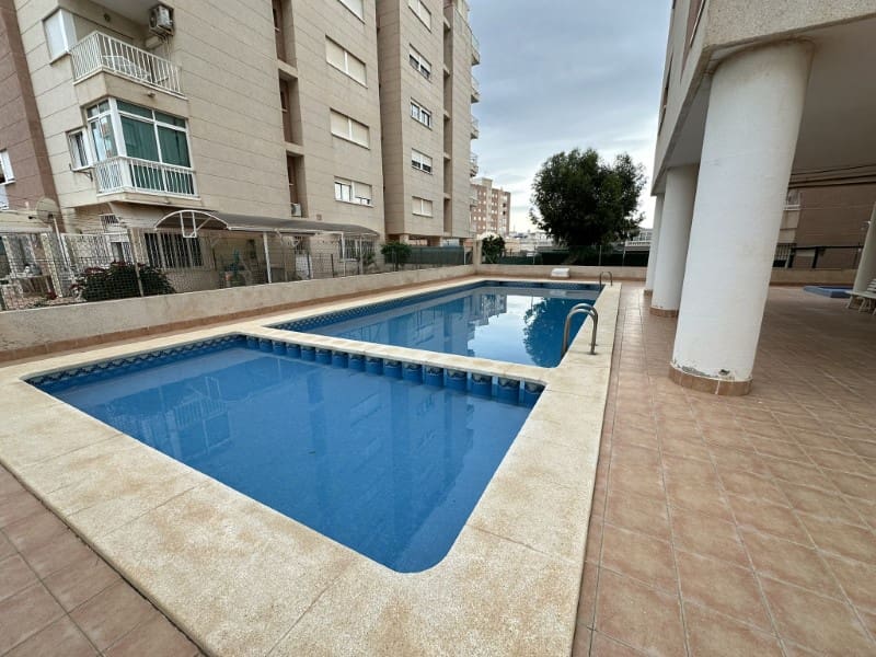 2 makuuhuone Huoneisto myytävänä paikassa Torrevieja - 138 000 € (Ref: 9437560)