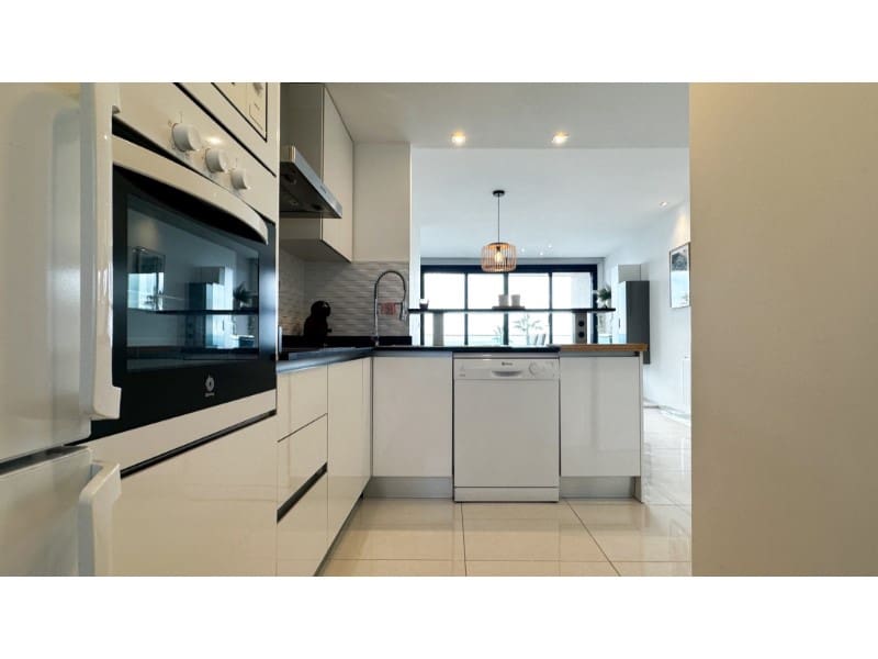 2 soveværelse Lejlighed til salg i Punta Prima med garage - € 420.000 (Ref: 9446688)