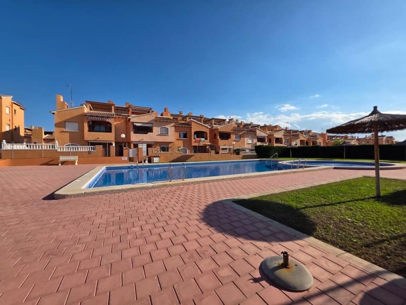 Bungalow de 2 habitaciones en Torrevieja en venta con piscina - 165.000 € (Ref: 9456453)