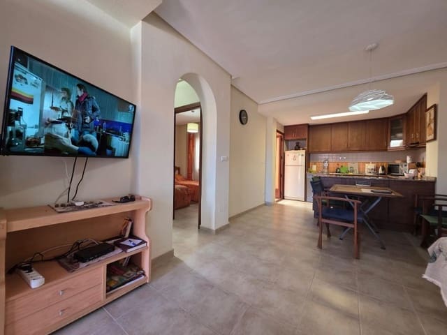 Bungalow de 2 habitaciones en Aguas Nuevas, Torrevieja en venta con piscina - 165.000 € (Ref: 9456453)