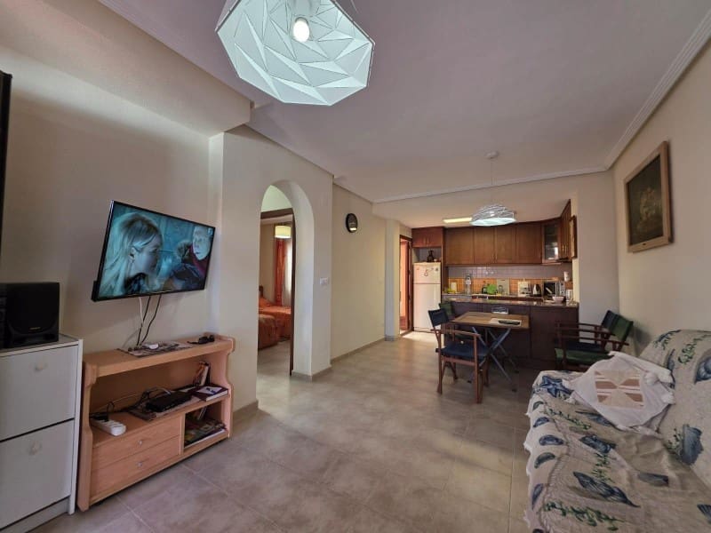 Bungalow de 2 habitaciones en Torrevieja en venta con piscina - 165.000 € (Ref: 9456453)