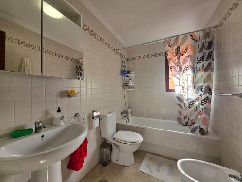 Bungalow de 2 habitaciones en Torrevieja en venta con piscina - 165.000 € (Ref: 9456453)