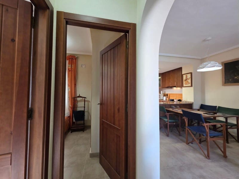 Bungalow de 2 habitaciones en Torrevieja en venta con piscina - 165.000 € (Ref: 9456453)