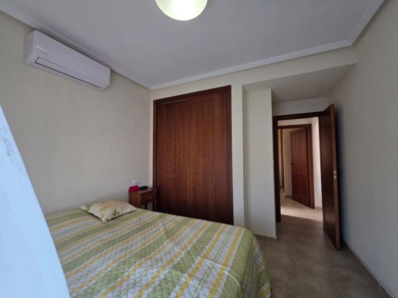 Bungalow de 2 habitaciones en Torrevieja en venta con piscina - 165.000 € (Ref: 9456453)