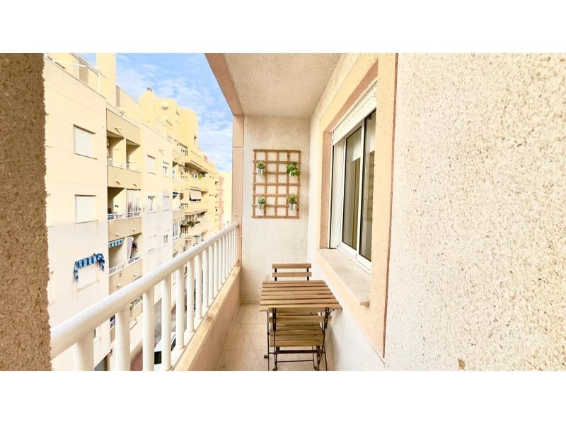 2 Zimmer Apartment zu verkaufen in Torrevieja - 129.900 € (Ref: 9466077)