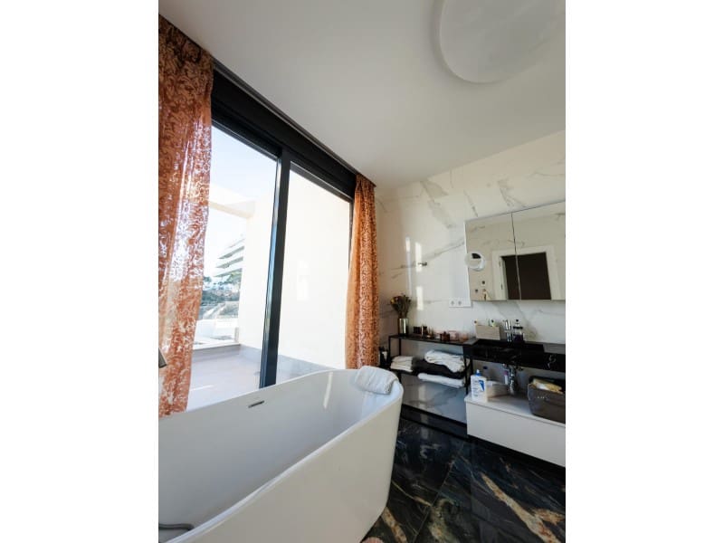 6 soverom Villa til salgs i Orihuela Costa med svømmebasseng garasje - € 2 195 000 (Ref: 9473185)