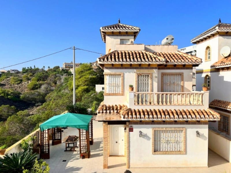 3 bedroom Villa for sale in Torrevieja with garage - € 420,000 (Ref: 9502560)