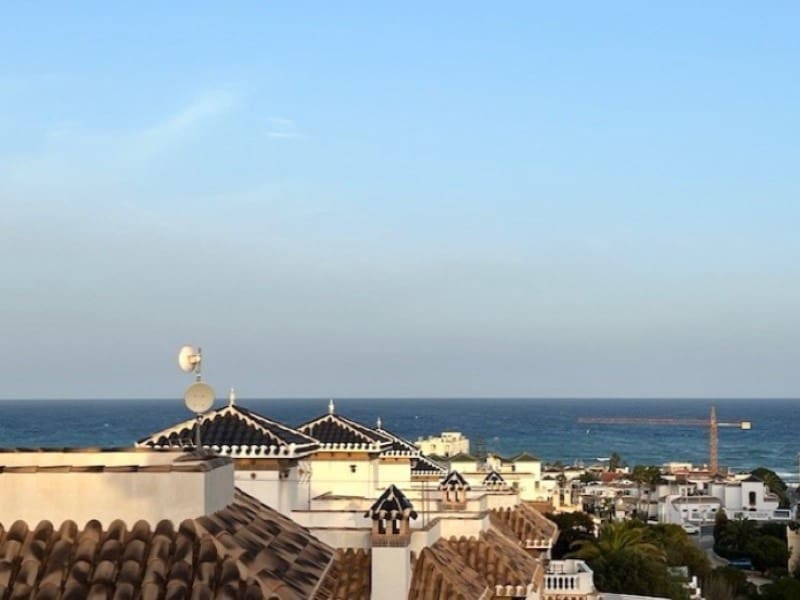 3 bedroom Villa for sale in Torrevieja with garage - € 420,000 (Ref: 9502560)