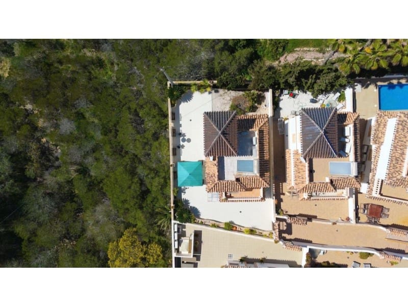 3 bedroom Villa for sale in Torrevieja with garage - € 420,000 (Ref: 9502560)