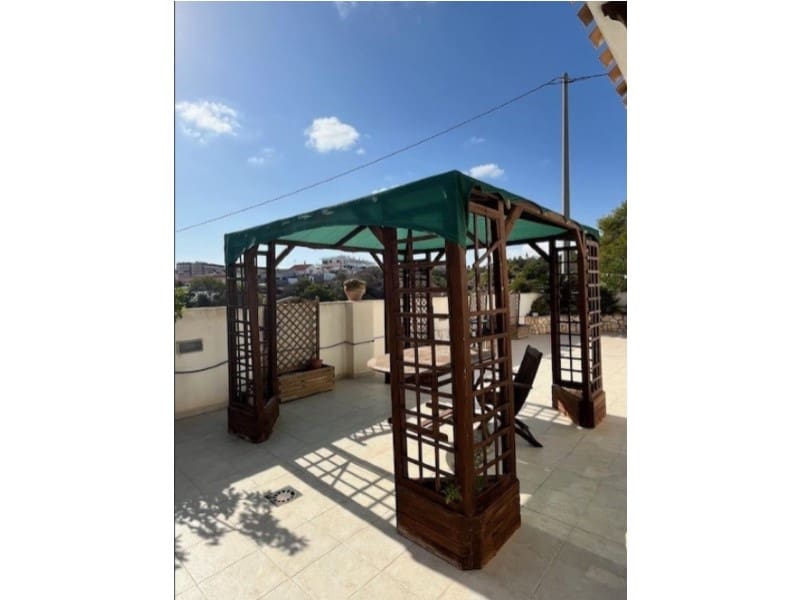 3 bedroom Villa for sale in Torrevieja with garage - € 420,000 (Ref: 9502560)