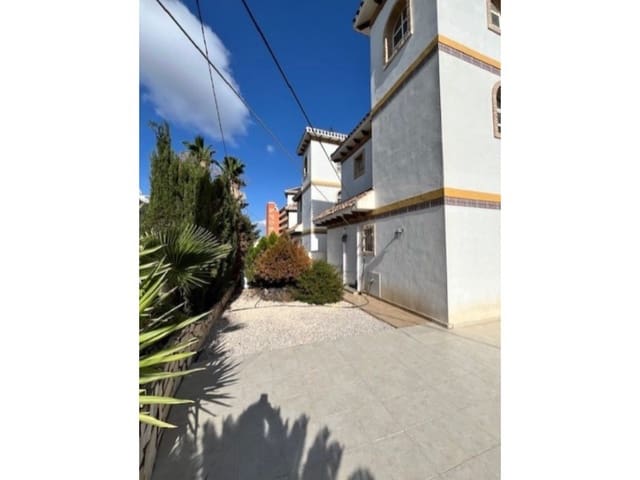 3 bedroom Villa for sale in Torreblanca, Torrevieja with garage - € 420,000 (Ref: 9502560)