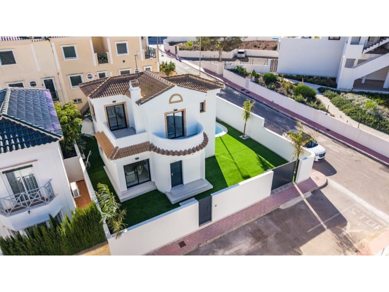 3 slaapkamer Villa te koop in Orihuela Costa met zwembad - € 590.000 (Ref: 9516292)