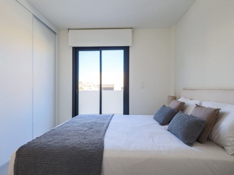 3 slaapkamer Villa te koop in Orihuela Costa met zwembad - € 590.000 (Ref: 9516292)