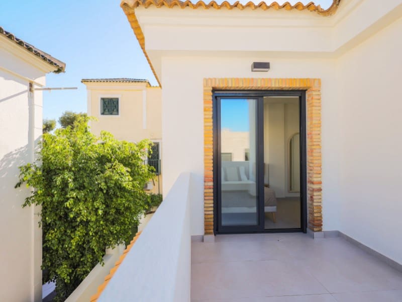 3 slaapkamer Villa te koop in Orihuela Costa met zwembad - € 590.000 (Ref: 9516292)
