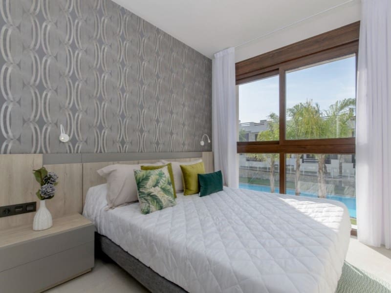 2 bedroom Bungalow for sale in Torrevieja with pool - € 315,000 (Ref: 9516294)