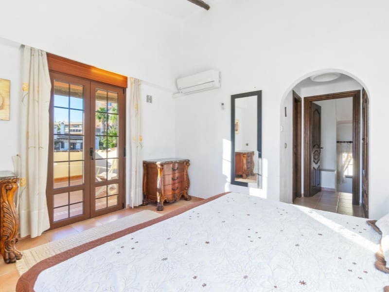 3 sypialnia Penthouse na sprzedaż w Torrevieja z garażem - 499 000 € (Ref: 9524688)