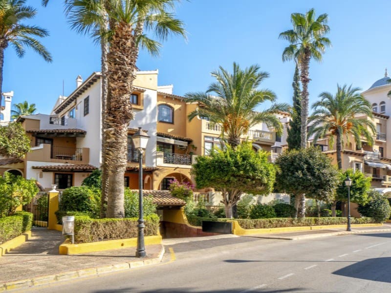 3 sypialnia Penthouse na sprzedaż w Torrevieja z garażem - 499 000 € (Ref: 9524688)