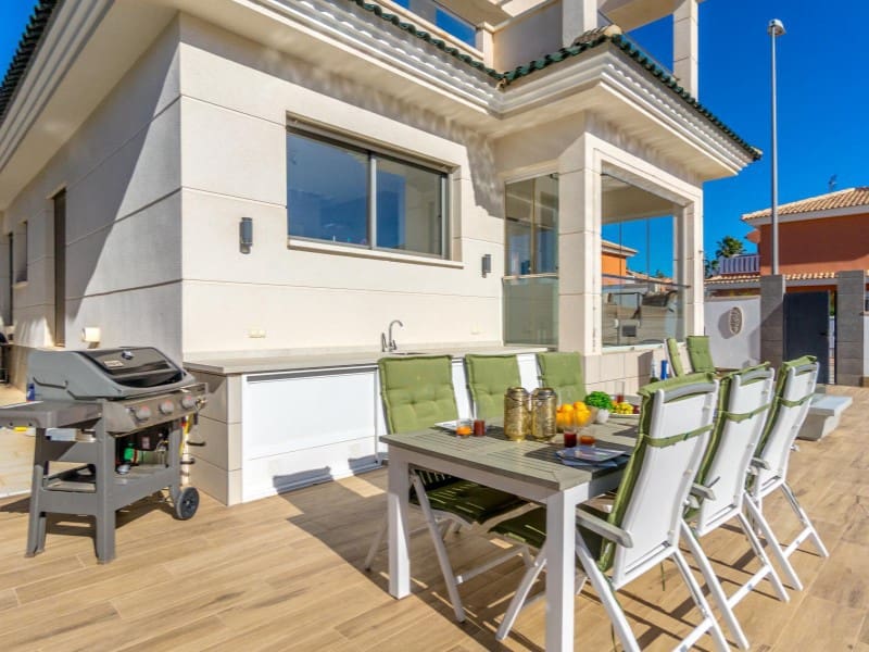 3 soverom Villa til salgs i Ciudad Quesada med svømmebasseng - € 489 000 (Ref: 9524690)