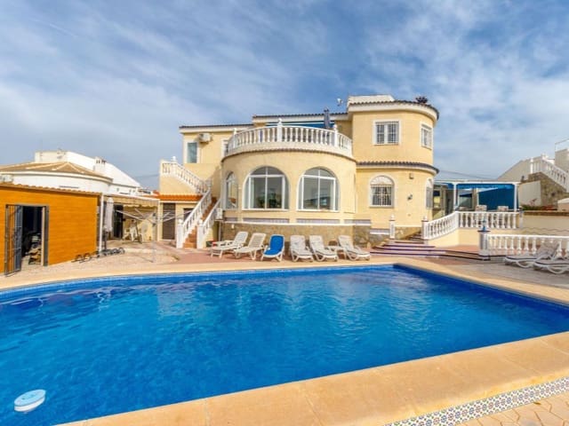 4 soveværelse Villa til salg i El Chaparral, Torrevieja med swimmingpool garage - € 549.000 (Ref: 9524691)