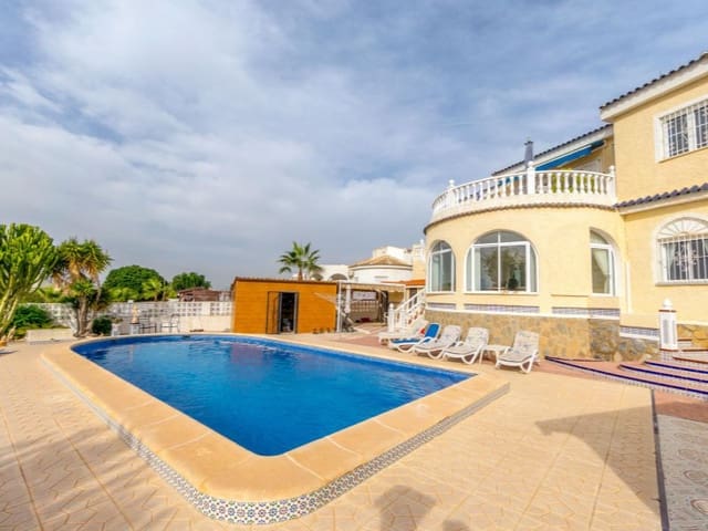 4 soveværelse Villa til salg i El Chaparral, Torrevieja med swimmingpool garage - € 549.000 (Ref: 9524691)