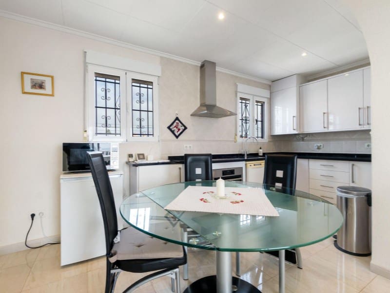 4 soveværelse Villa til salg i El Chaparral med swimmingpool garage - € 549.000 (Ref: 9524691)