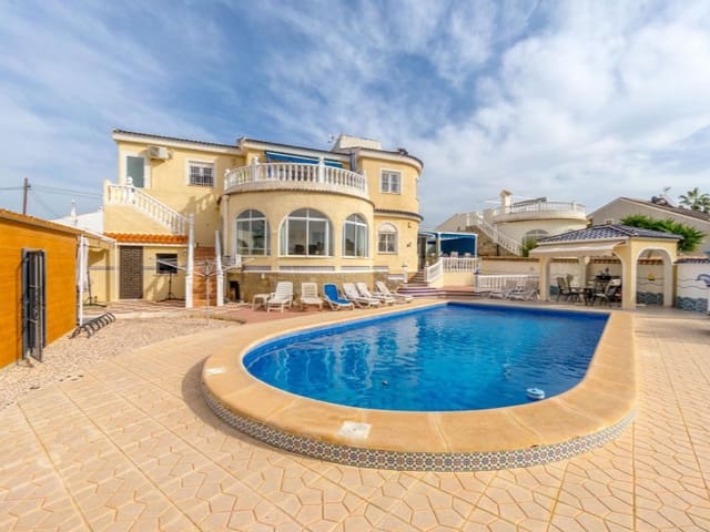 4 soveværelse Villa til salg i El Chaparral, Torrevieja med swimmingpool garage - € 549.000 (Ref: 9524691)