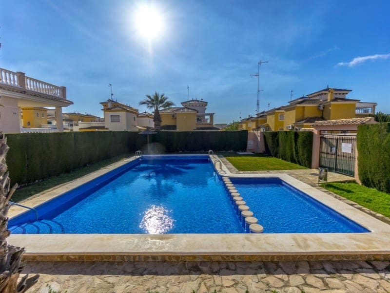 3 slaapkamer Villa te koop in Orihuela Costa - € 345.000 (Ref: 9524692)