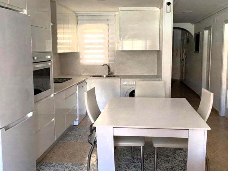 Ático de 3 habitaciones en Torrevieja en venta - 195.000 € (Ref: 9528404)