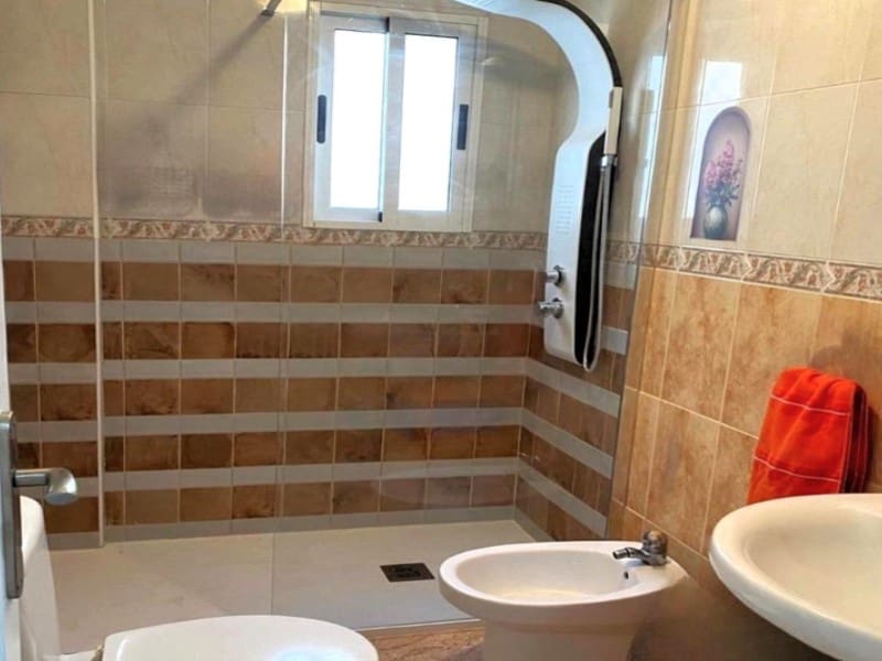 Ático de 3 habitaciones en Torrevieja en venta - 195.000 € (Ref: 9528404)