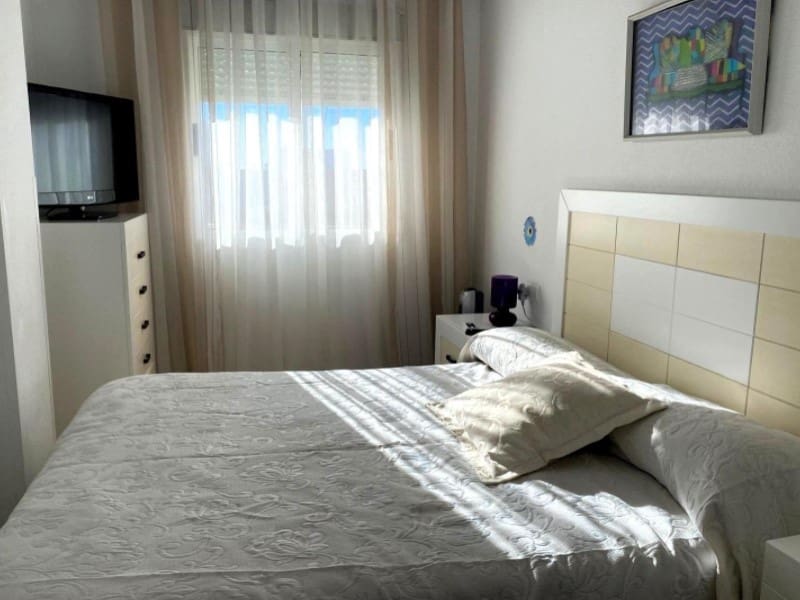 Ático de 3 habitaciones en Torrevieja en venta - 195.000 € (Ref: 9528404)