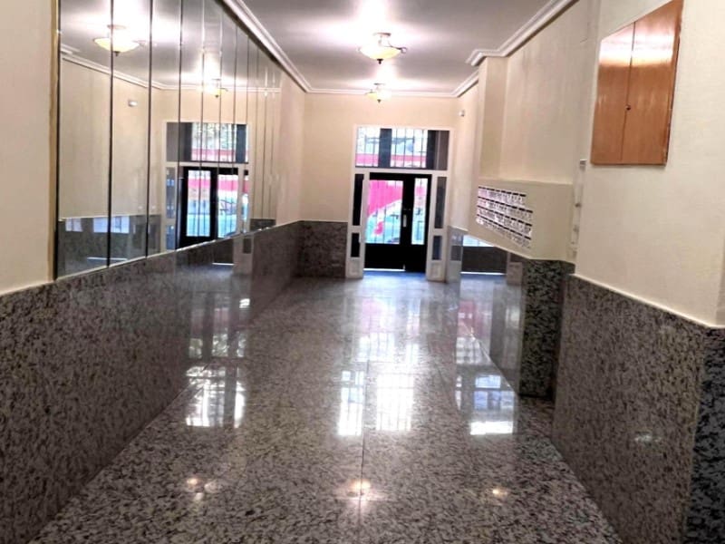 Ático de 3 habitaciones en Torrevieja en venta - 195.000 € (Ref: 9528404)