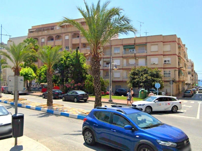 Ático de 3 habitaciones en Torrevieja en venta - 195.000 € (Ref: 9528404)