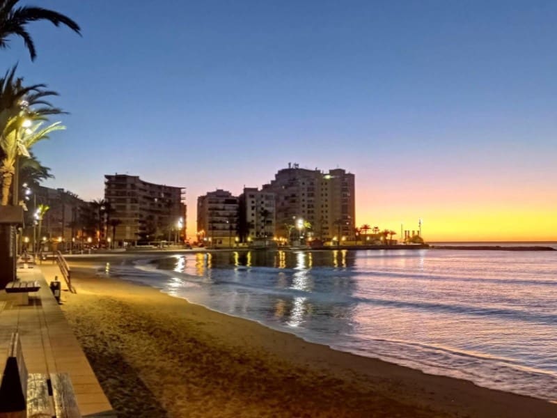 Ático de 3 habitaciones en Torrevieja en venta - 195.000 € (Ref: 9528404)