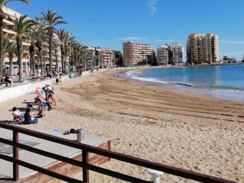 Ático de 3 habitaciones en Torrevieja en venta - 195.000 € (Ref: 9528404)