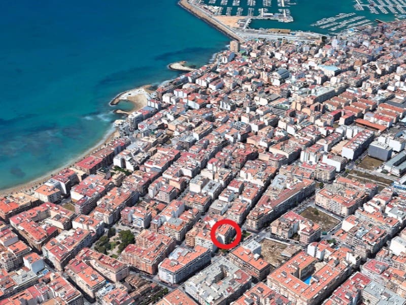 Ático de 3 habitaciones en Torrevieja en venta - 195.000 € (Ref: 9528404)