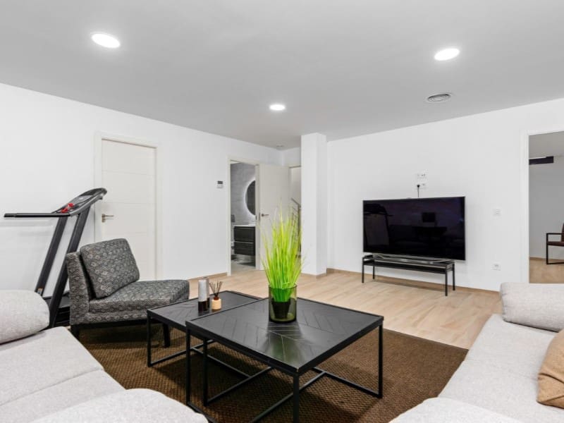 5 sovrum Villa till salu i Orihuela Costa med pool - 829 000 € (Ref: 9532095)