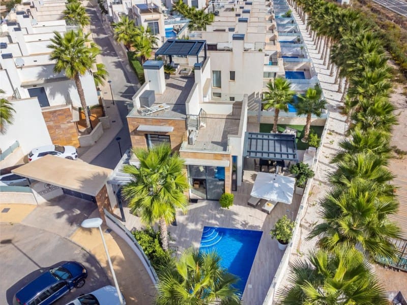 5 sovrum Villa till salu i Orihuela Costa med pool - 829 000 € (Ref: 9532095)