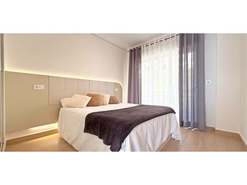 1 quarto Penthouse para venda em Torrevieja com garagem - 199 000 € (Ref: 9534068)