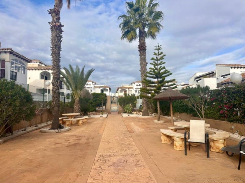 3 sypialnia Dom blizniak na sprzedaż w Orihuela Costa z garażem - 239 000 € (Ref: 9541565)