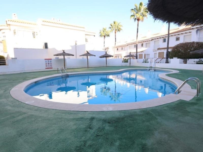 Bungalow de 2 habitaciones en Campoamor en venta - 300.000 € (Ref: 9541574)