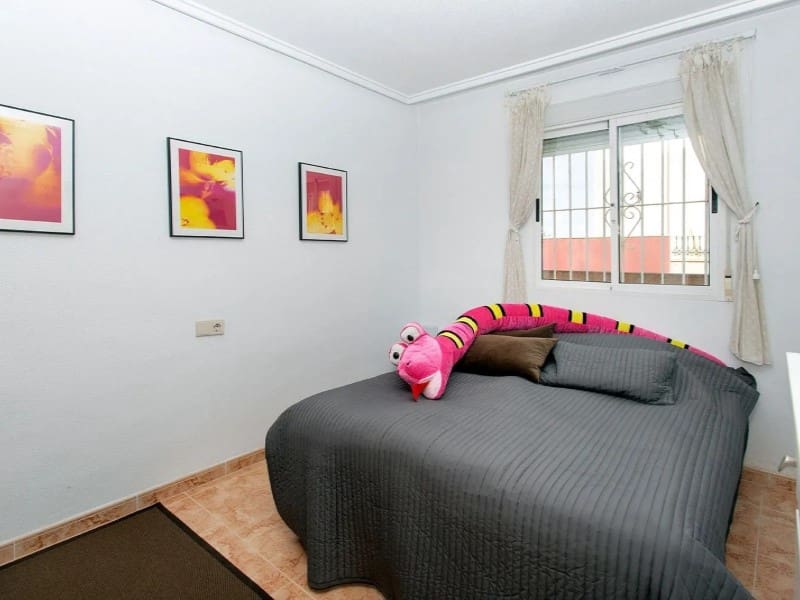 2 bedroom Apartment for sale in Torrevieja - € 125,000 (Ref: 9547921)