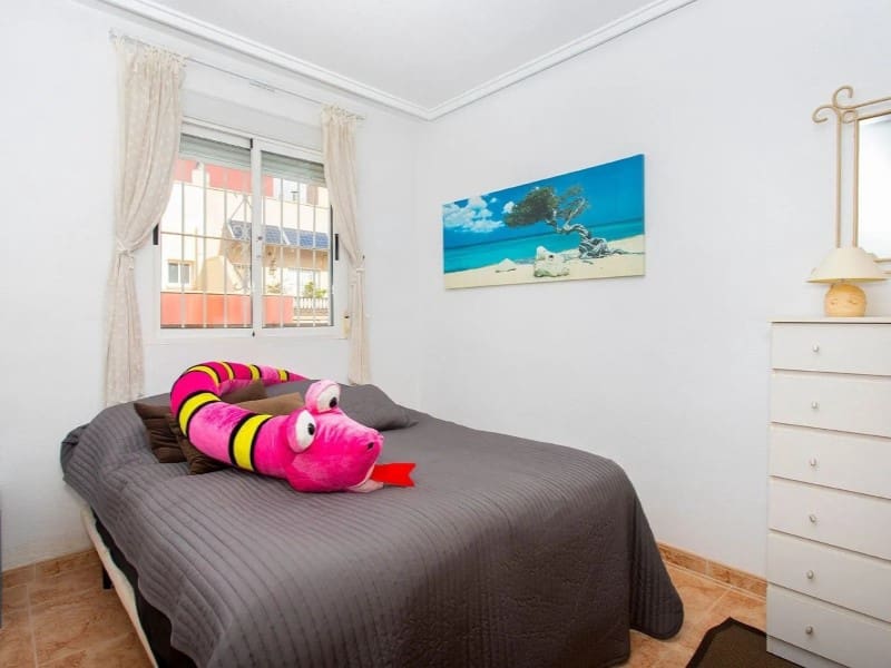 2 bedroom Apartment for sale in Torrevieja - € 125,000 (Ref: 9547921)