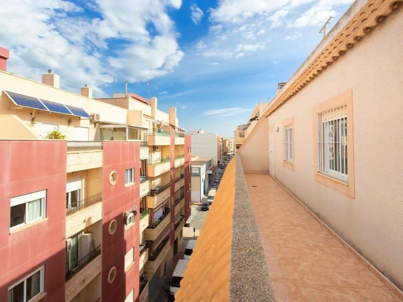 2 bedroom Apartment for sale in Torrevieja - € 125,000 (Ref: 9547921)