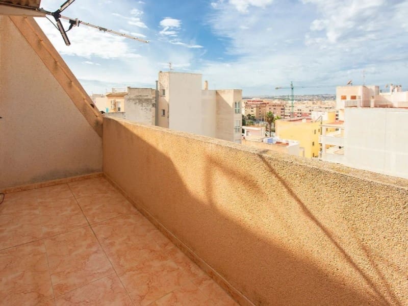 2 bedroom Apartment for sale in Torrevieja - € 125,000 (Ref: 9547921)