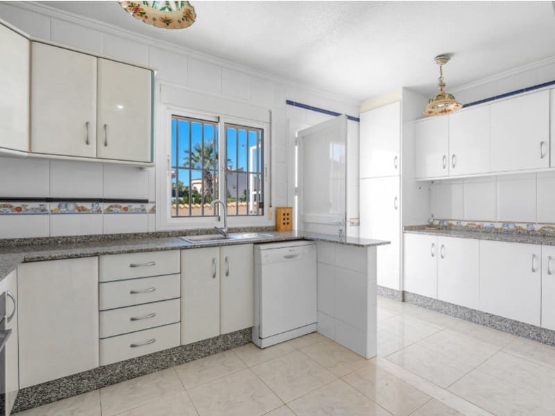 4 soverom Villa til salgs i Lo Pepin med svømmebasseng - € 349 000 (Ref: 9547924)