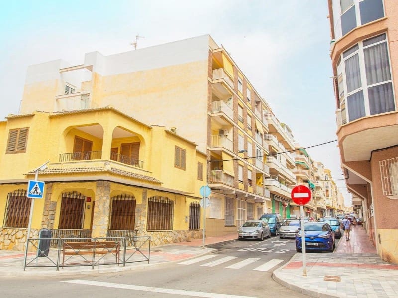 3 soveværelse Lejlighed til salg i Torrevieja - € 200.000 (Ref: 9551854)