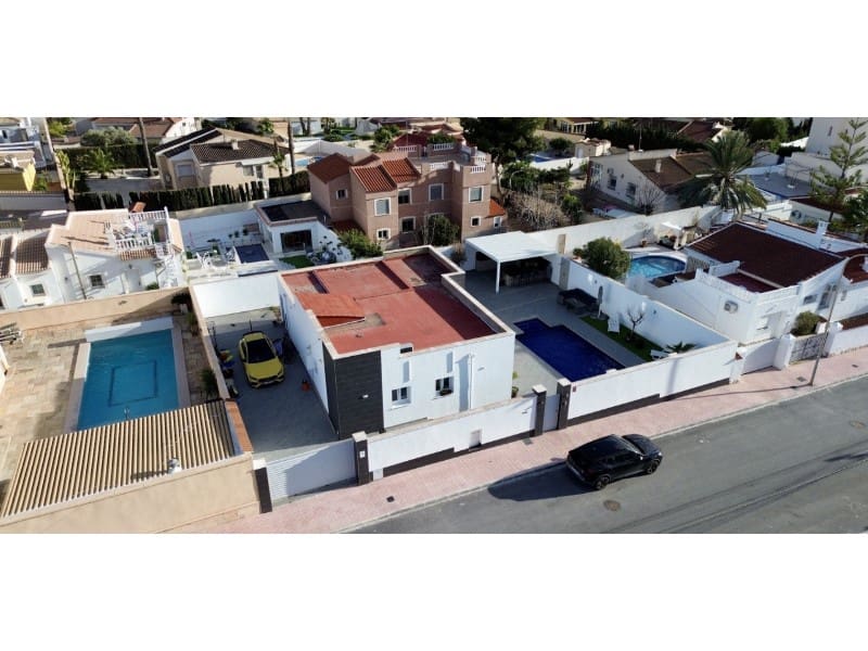 5 soveværelse Villa til salg i Ciudad Quesada med swimmingpool - € 498.000 (Ref: 9551857)