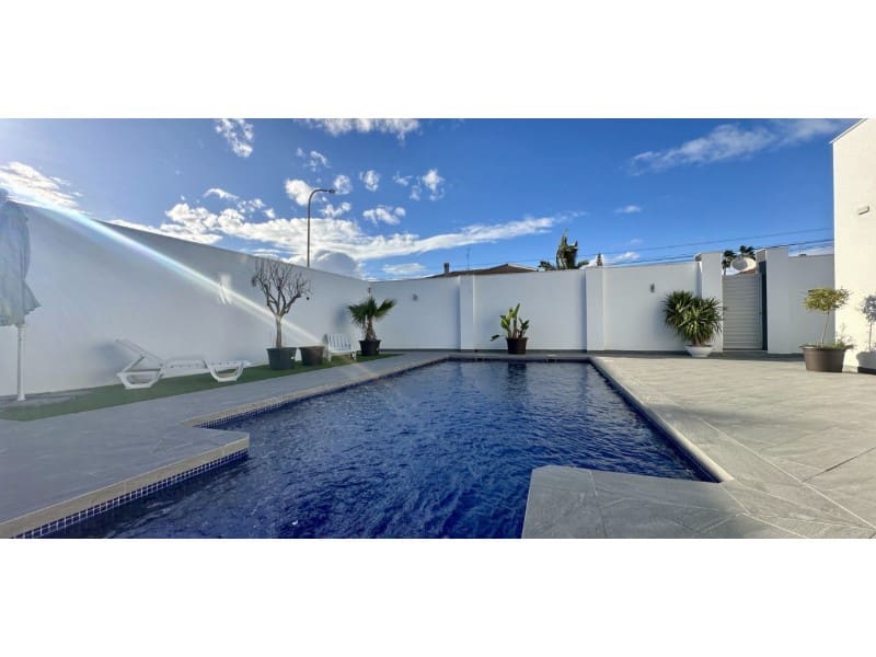 5 soveværelse Villa til salg i Ciudad Quesada med swimmingpool - € 498.000 (Ref: 9551857)