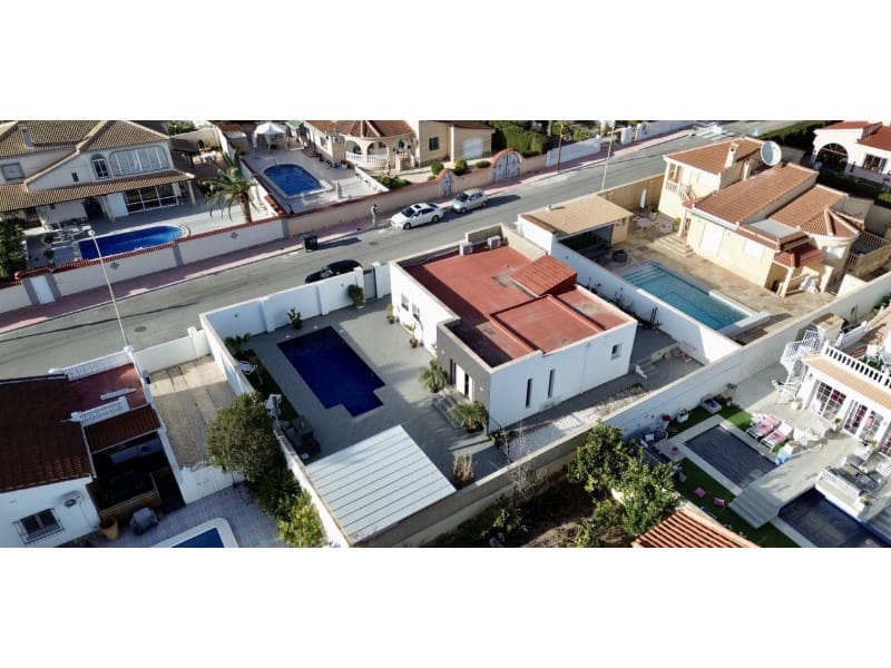 5 soveværelse Villa til salg i Ciudad Quesada med swimmingpool - € 498.000 (Ref: 9551857)