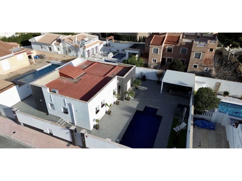 5 soveværelse Villa til salg i Ciudad Quesada med swimmingpool - € 498.000 (Ref: 9551857)